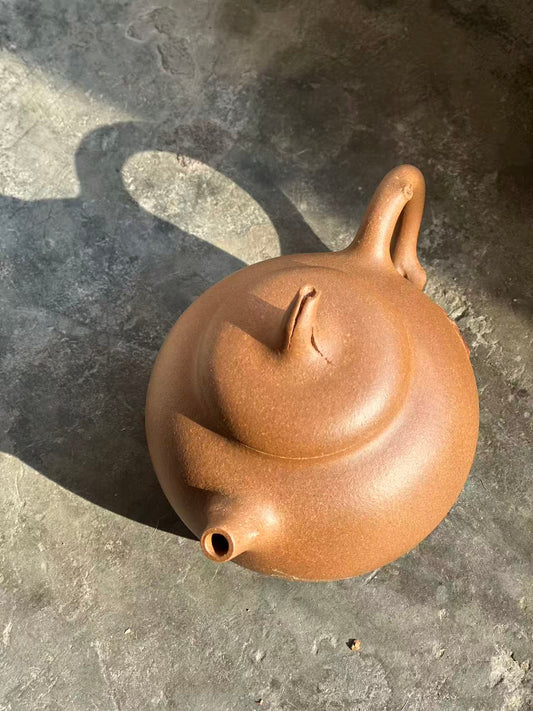 Autumn Essence Teapot（秋意壺） — Original Ore Duan Ni Yixing Teapot, Handcrafted by Master Zhu Hongying