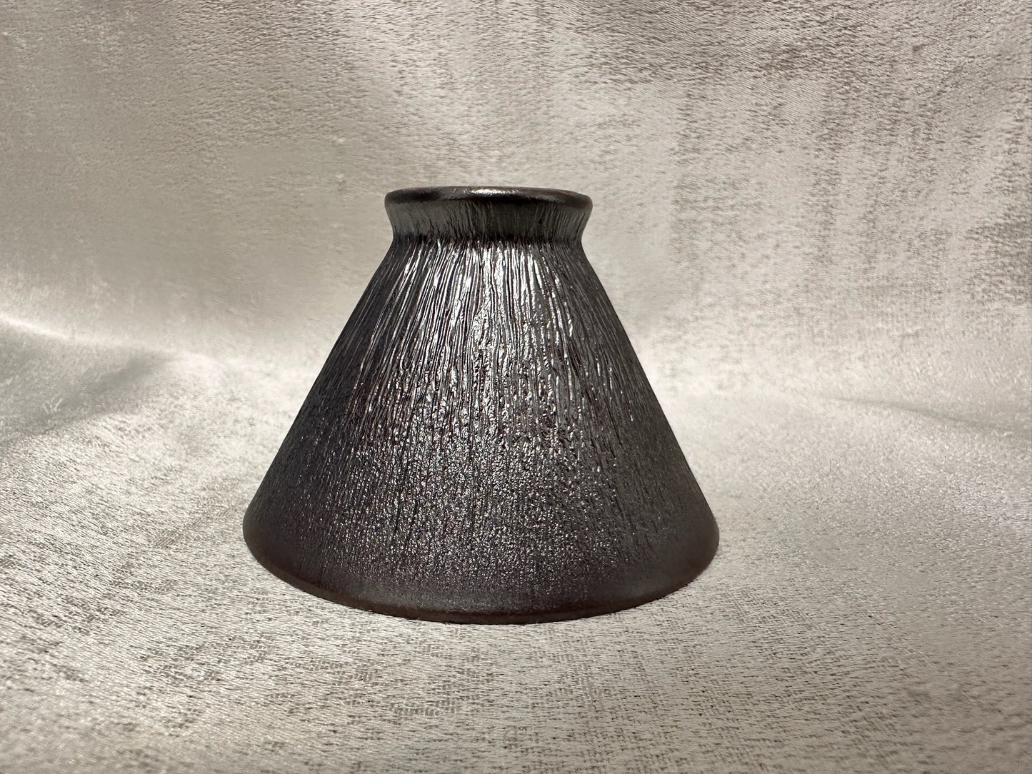 Thin iron-rich clay body, purple gold glaze armor 3D textured hare’s fur straw hat mouth shape cup