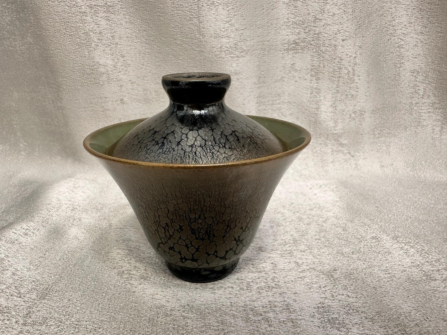 Double sided glaze, interior jade-like glaze exterior black glaze silver oil droplet 3-piece Gaiwan set