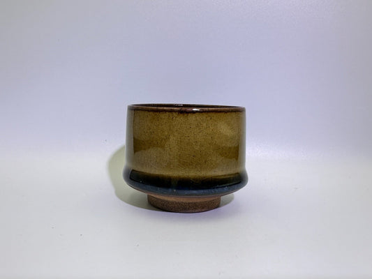 Tea foam color glaze ice crackles with calcified blue pattern horse shoe shape cup