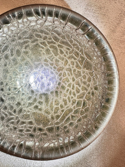 Dark brown crackled glaze armor (turtle shell) pattern tied mouth shape cup