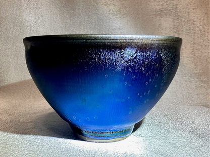 Blue glaze metallic blue hare’s fur and oil droplet Yohen pattern tied mouth shape cup