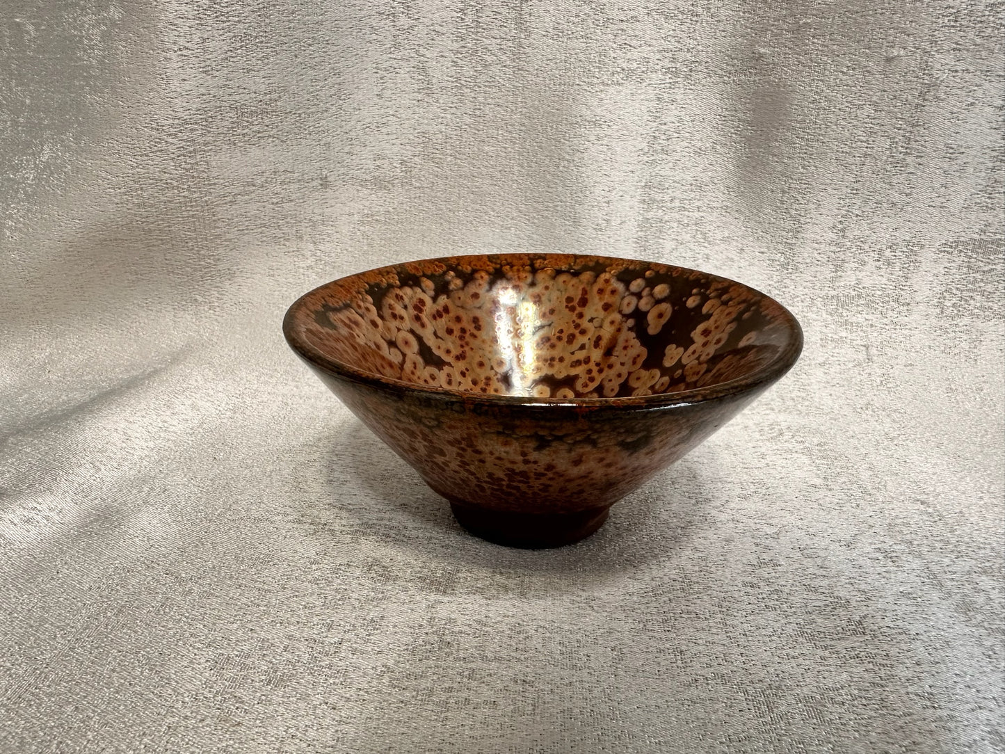 Dark brown glaze red Yohen oil droplet flower pattern straw hat (Douli) shape cup-ChenJiaHui 斗笠器型，鐵紅金圈曜變釉面茶杯