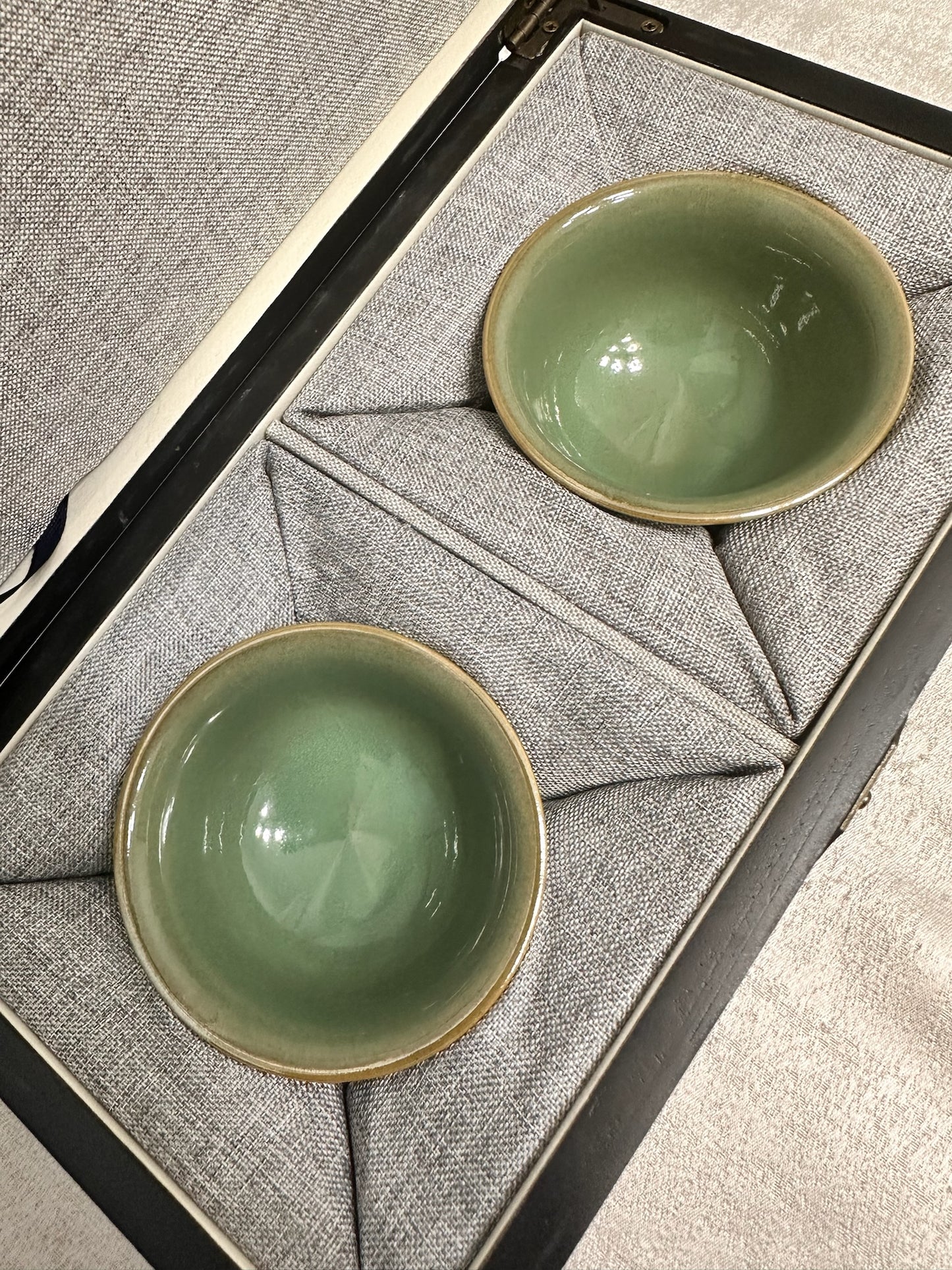 Double sided glaze, interior jade-like glaze exterior black glaze silver oil droplet tea cup set, YouBinFu